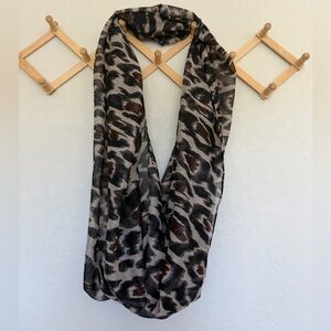 Blurred Leopard Print Scarf Neutral colors